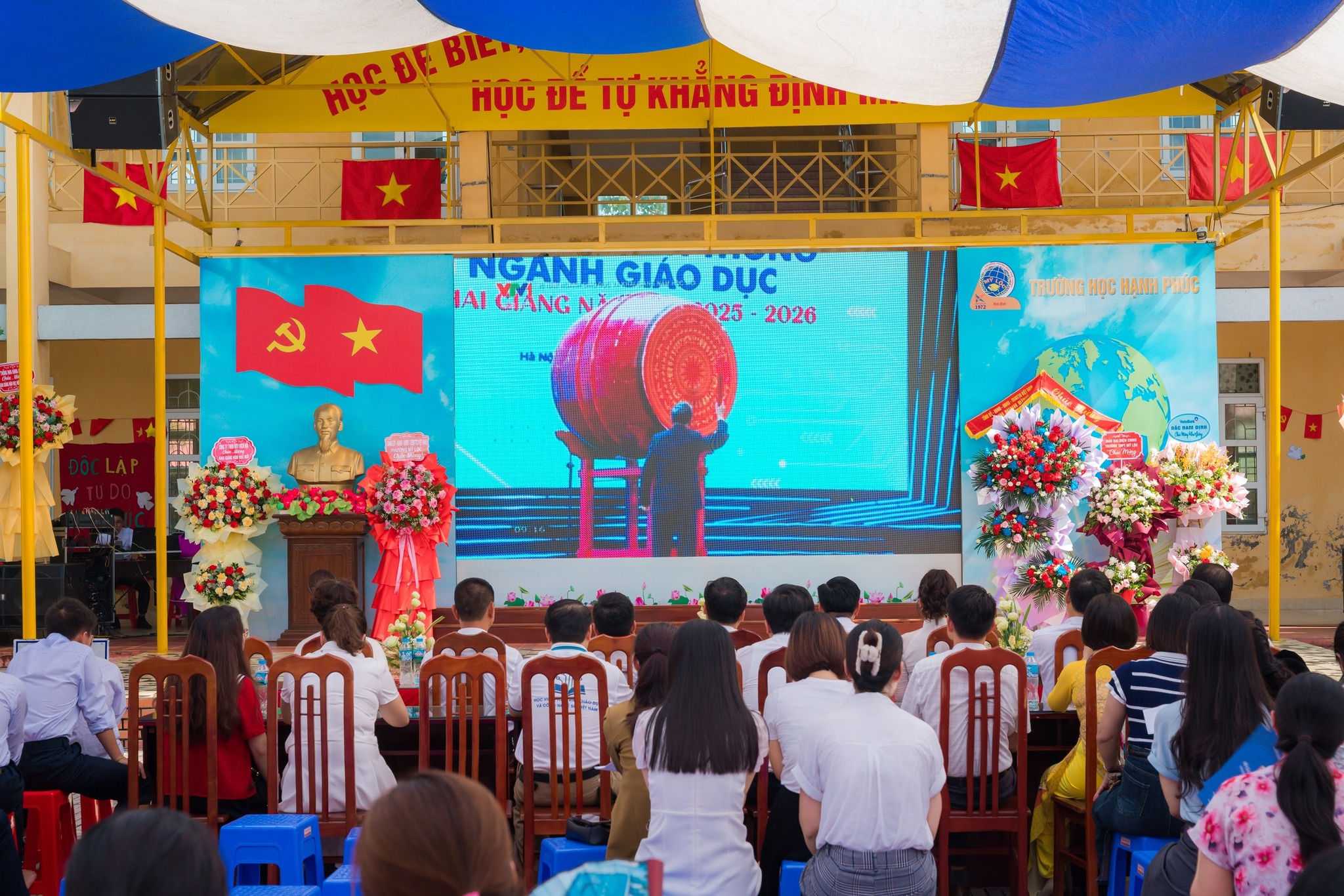 HẠNH PHÚC NGÀY KHAI TRƯỜNG 2025-2026